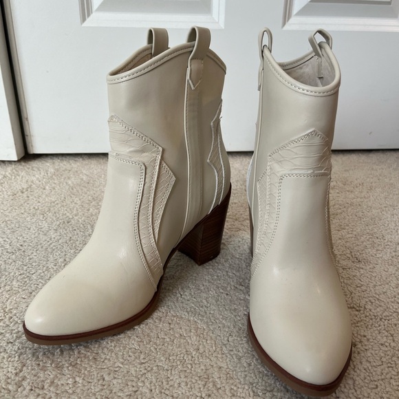 MIA White Cowboy Boots size 7 - Picture 3 of 5